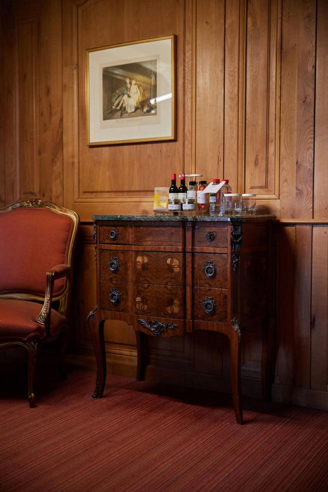 ホテル エルミタージュ ガントワ オートグラフ コレクション リール エクステリア 写真 A small bar in a hotel room